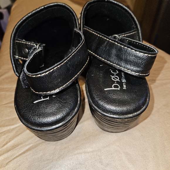 BOC Born Concept Scull & Crossbones slingback clogs, adjustable strap - Picture 7 of 7